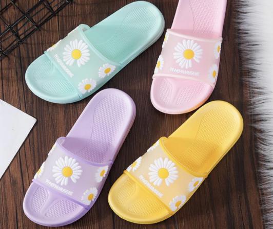 various types of bathroom rubber slippers