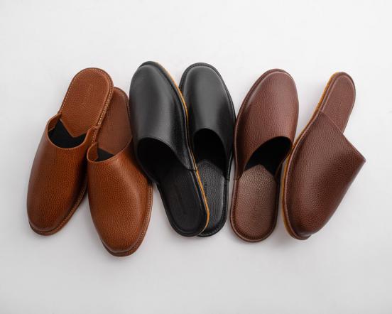 What Factors Should I Consider When I'm Buying Men's Leather Slippers?
