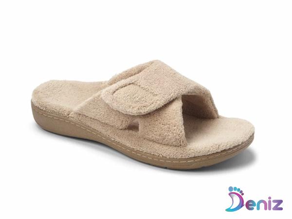 What Slippers Do Podiatrists Recommend for Women?