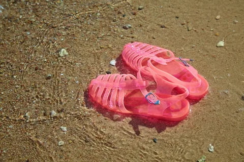 Sophia Webster jelly sandal fashion trends for the beach